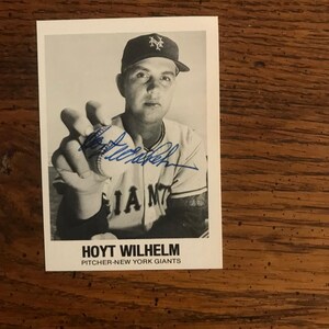 Carta da baseball TCMA autografata da Hoyt Wilhelm del 1977 (edizione originale) (come in foto) (5893)