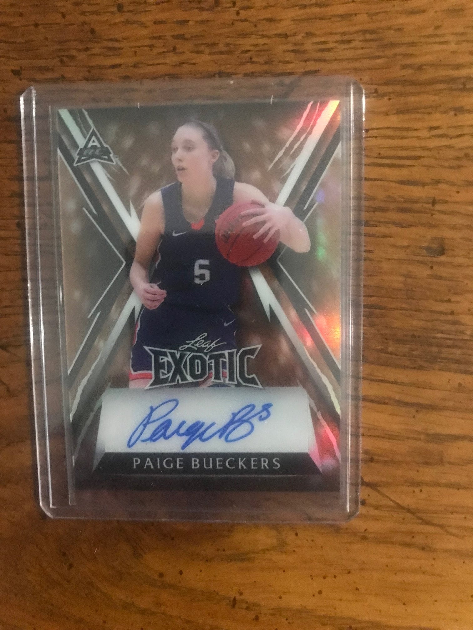 Paige Bueckers Autograph Leaf Exotic Basketball Card (original 