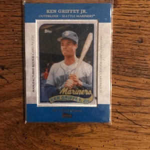 Cartão de beisebol comemorativo Ken Griffey Jr. Topps (conforme ilustrado) (edição original) (5366)