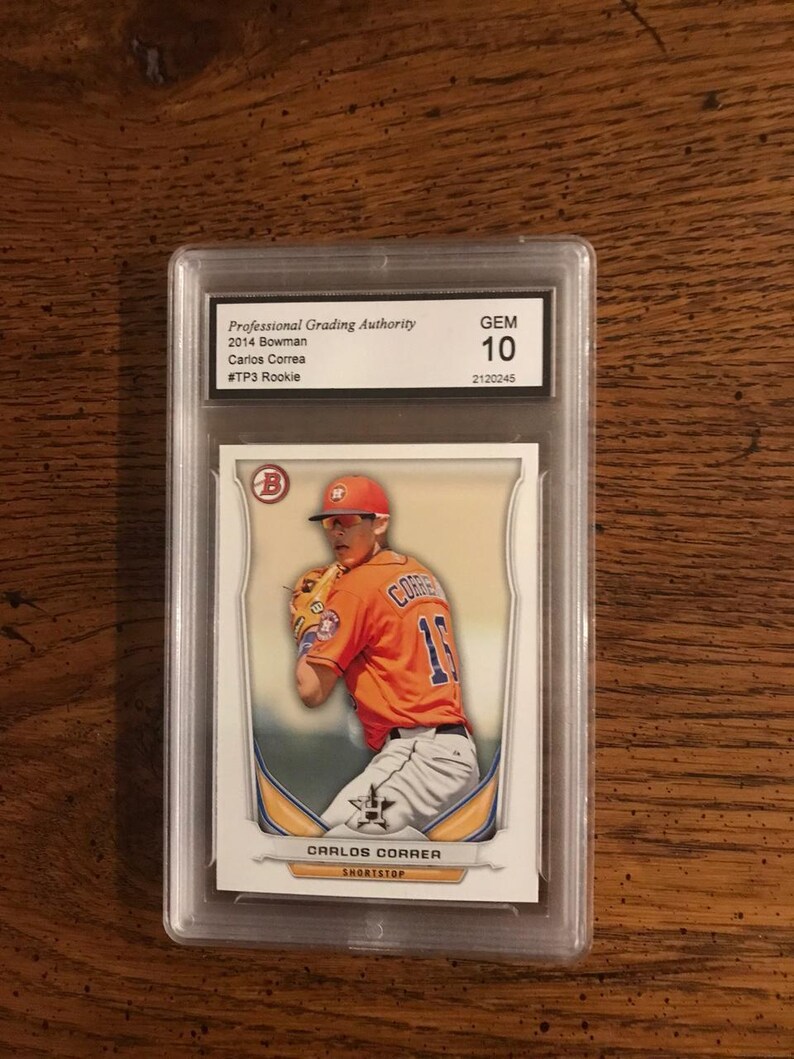 Peut inclure: Une carte de baseball class&eacute;e mettant en vedette Carlos Correa, un arr&ecirc;t-court, en uniforme de baseball. La carte est de la s&eacute;rie Bowman 2014 et est class&eacute;e GEM 10. La carte est dans un &eacute;tui de protection.