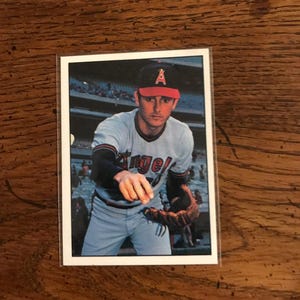 Nolan Ryan 1975 SSPC Baseball Card (original Issue) (As Pictured) (5273)