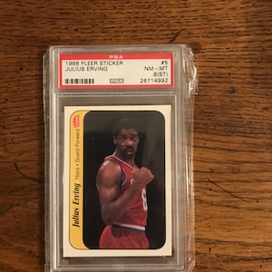 Sticker Julius Irving 1986 Carte de basket-ball Fleer PSA 8 (édition originale) (comme sur la photo) (4082)