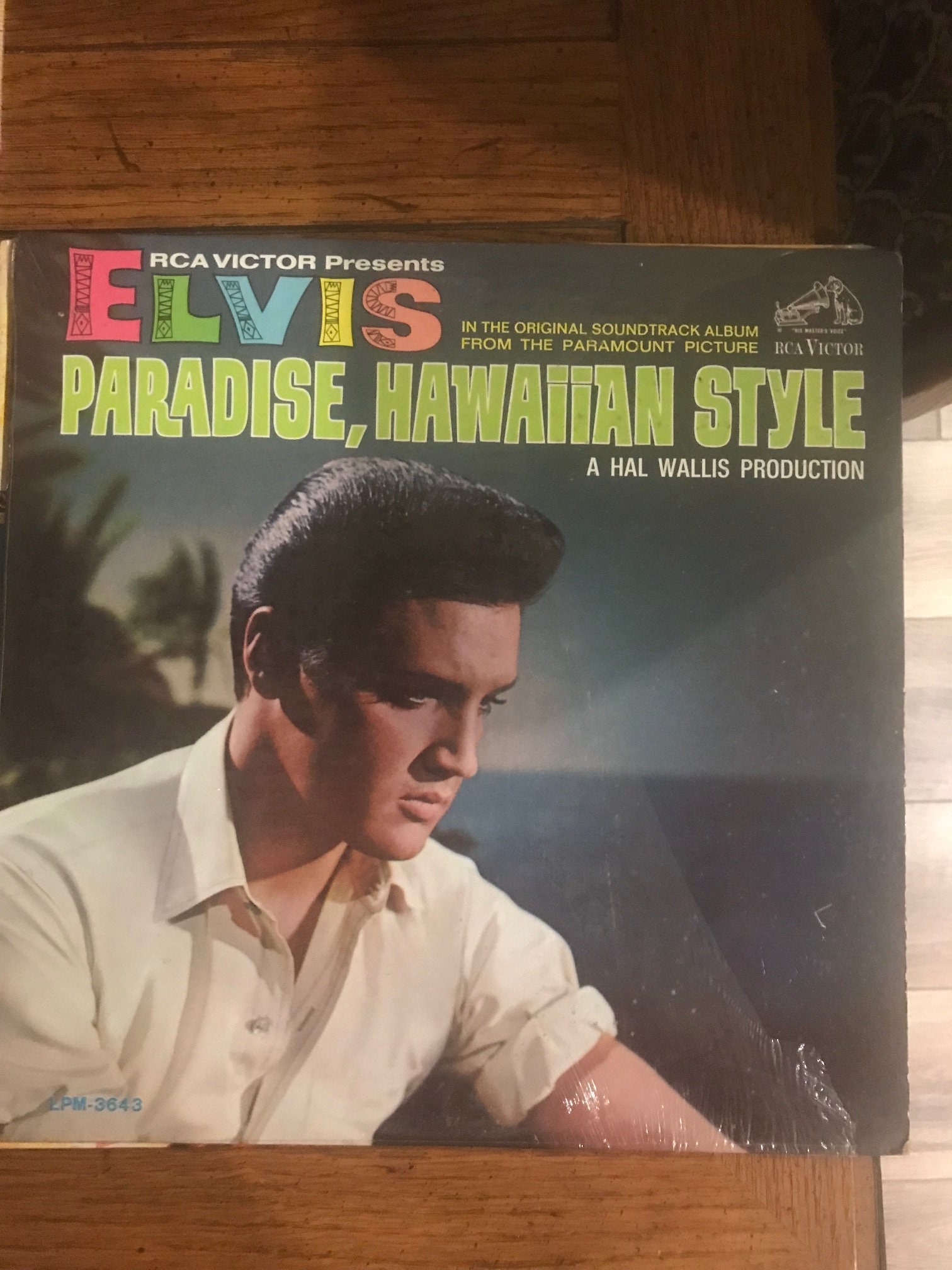 Elvis Presley LP Paradise Hawaiian Style Free Shipping in