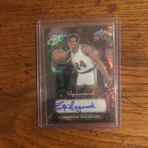 Carte de basket-ball en métal feuille autographe Spencer Haywood numérotée 1/1 (édition originale) (comme sur la photo) (4831)