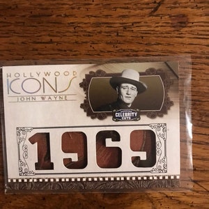 Tarjeta de parche de John Wayne 23/25 Donruss Celebrity Cuts (03431)
