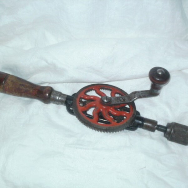 Vintage Millers Falls No. 2 egg beater hand drill with bits