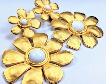 RARE 1990&#39;s Karl Lagerfeld Daisy Clip-On Earrings