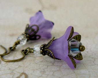 Pendientes de flor de lavanda, colgantes de flores lucite púrpura pálido, pendientes de estilo vintage, gotas de lila de primavera, regalo para ella, pendientes de lavanda