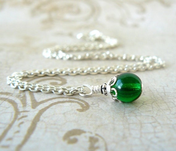 Emerald Green Necklace Kelly Green Bead Pendant Vintage Inspired