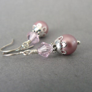 Pendientes de perlas rosa pálido, colgantes rosa empolvado, joyería de estilo vintage, perlas y cristales rosa empolvado, regalo para mamá.