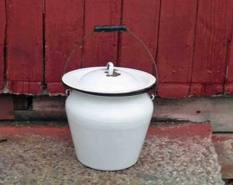 Vintage Enamelware Chamber Pot With Lid And Wooden Handle White With Black Trim,Shabby, Rustic ,Farm House,Bathroom Decor