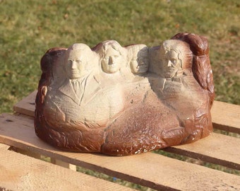 Mount Rushmore Memorial ,Chalkware, South Dakota, Has Description Marked On One Side