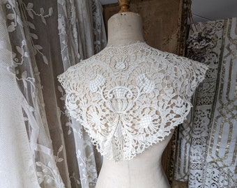 Beautiful large antique lace collar