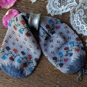 Antique beaded stocking purse, beadwork miser&#39;s purse