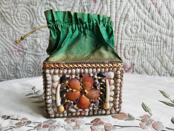 Rare shell encrusted purse, 19th century