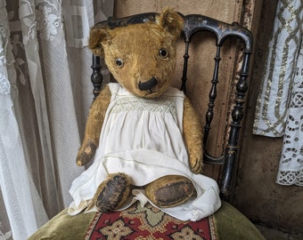 Vintage 20" Chiltern teddybeer in gesmokte zijden jurk