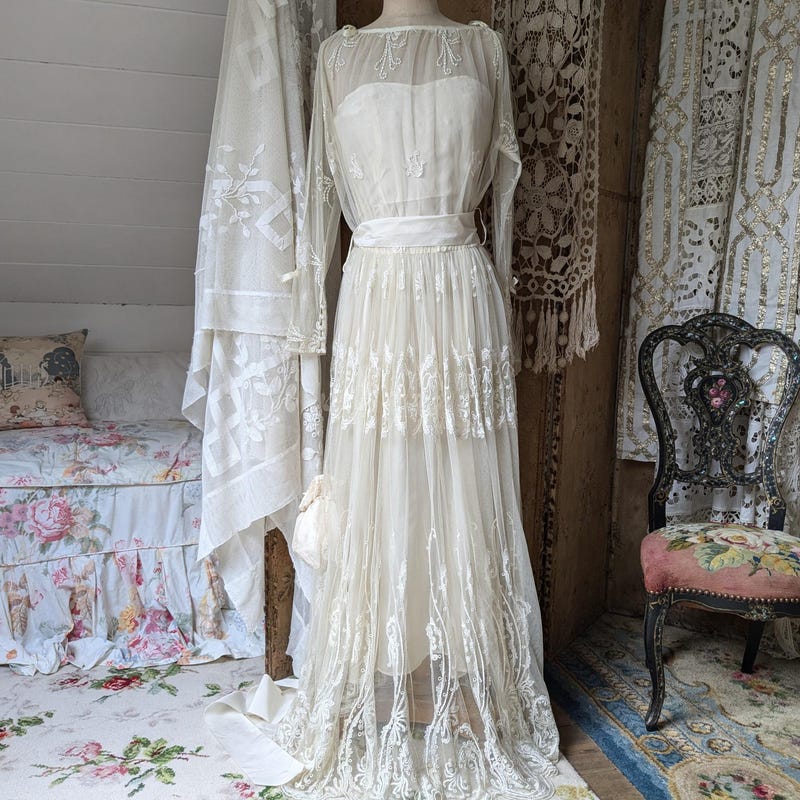 Vintage Lace Sleeve Dress main image 1