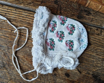 Bonnet de bébé en perles anciennes, tricoté