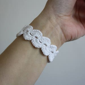 Crochet Bracelet With Pearl image 3