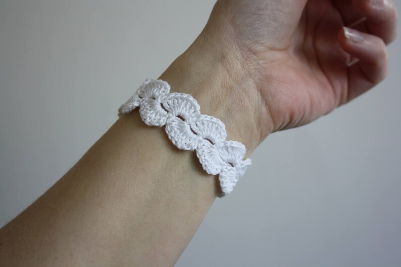 Crochet Bracelet With Pearl image 3