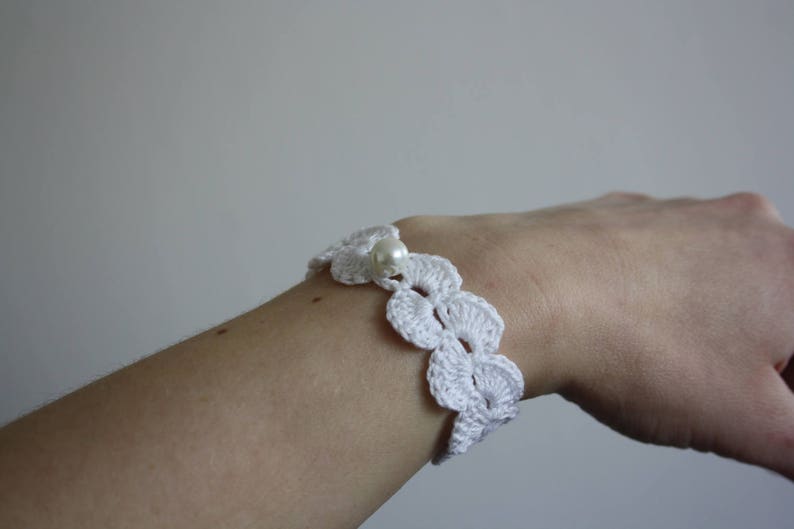 Crochet Bracelet With Pearl image 2