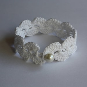 Crochet Bracelet With Pearl image 1