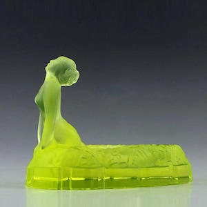 アールデコ翡翠ガラス置時計 1930年代 骨董品 ウランガラス上海