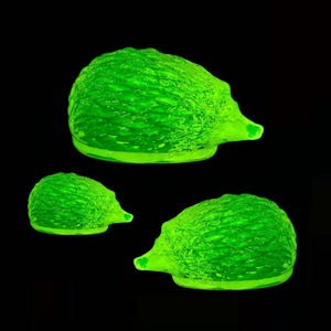 Uranium Glass Figurine &#39; The hedgehog family &#39; Uranium Glass Figurine • Vaseline Glass • Set of Three Figures • Transparent Uranium Glass