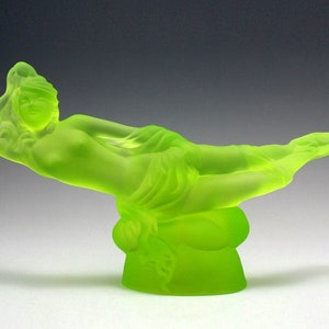 Glamorous Art Deco Sculpture &#39; Lady &#39; Vaseline Uranium Glass 1930&#39; H.Hoffmann