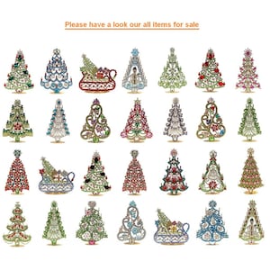 Op de afbeelding: Een verzameling decoratieve kerstboomversieringen in verschillende kleuren en ontwerpen. De ornamenten zijn versierd met strass en andere decoratieve elementen. De tekst "Please have a look our all items for sale" staat bovenaan.