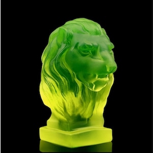 Uranium Glass Figurine &#39; Lion &#39; Vaseline Glass Figurine 1930&#39; H.Hoffmann • Art Deco Sculpture • Hood Ornament • Glowing Uranium Glass
