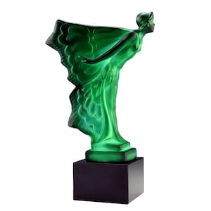 Sculpture Art Déco « Flying Lady » en verre malachite : mascotte de voiture H. Hoffmann