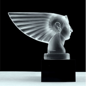Mascotte de voiture Art Déco, tête de pharaon en verre dépoli - Sculpture H.Hoffmann 1930