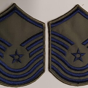 2 parches militares de la Fuerza Aérea (USAF) con insignias de sargento mayor E-8 y sargento mayor E-7, 1986-92.