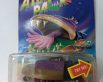 Hotwheels Attack Pack 1993, zabawka Cozmo Clam na karcie z Alien Invaders