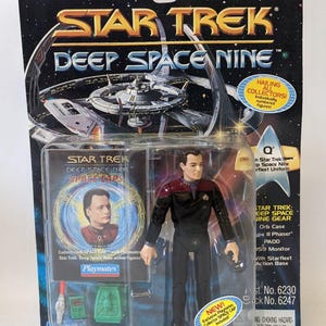 1994年製のビンテージ スタートレック ディープスペースナイン「Q」アクションフィギュア、宇宙帽付き、未開封！