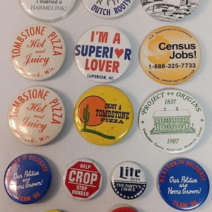 Sammlung von verschiedenen Sammler Anstecker Anstecker. Diverse Anlässe. Siehe Bilder.