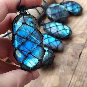 Collier de Labradorite de couleur de haute qualité, pendentif en pierre naturelle de coeur de dragons, collier de labradorite brute, bijoux de guérison, collier de guérison