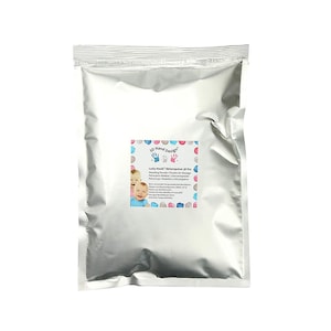 Könnte beinhalten: Ein silberner wiederverschließbarer Beutel mit weißem Pulver, beschriftet mit "Lucky Hands 3D Pvc Molding Powder". Das Etikett enthält auch Anweisungen zur Verwendung in Englisch, Deutsch, Spanisch und Französisch.