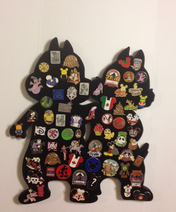 Disney Pin Board Display!  Disney room decor, Disney pin display, Disney  pins