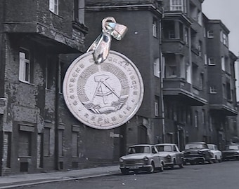 Oost-Duits: DDR/DDR: ketting van 5 Pfennig (verschillende leeftijdsmunten en kettingmaten beschikbaar)