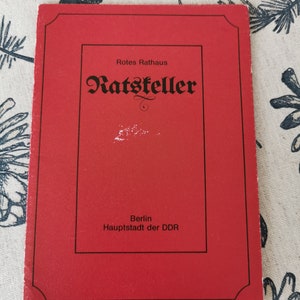Rotes Rathaus Ratskeller Berlin Hauptstadt der DDR - Cellar Restaurant of the Red Townhall Central Berlin. Postcard Booklet