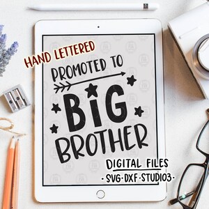 Zum großen Bruder, niedlichen Spaß Baby Ankündigung Digital schneiden Dateien, SVG, DXF, studio3 Dateien sofort herunterladen diy Aufkleberbogen