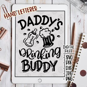 Papa's drinkmaatje, leuke grappige humor pasgeboren nieuwe baby vader zoon jongen, digitale bestanden, svg, dxf, pdf, jpg, png, diy vinyl stickers, afdrukbaar
