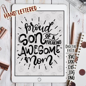 Orgulloso hijo de una mamá increíble, lindo divertido humor peculiar madre de niños idea de regalo, archivos digitales, svg, dxf, pdf, jpg, png, calcomanías de vinilo diy