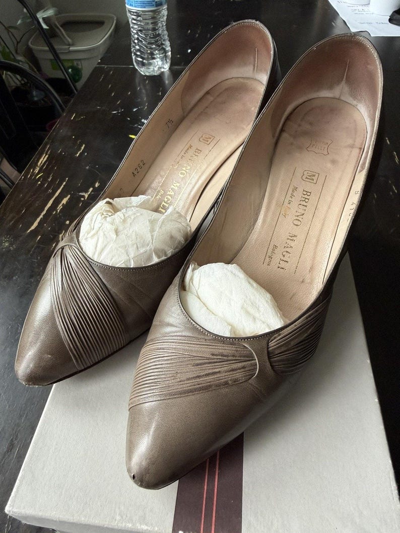 Vintage Bruno Magli Taupe Leather Pumps 7.5B IT Ruched Pointed Toe Heels w/Box image 8