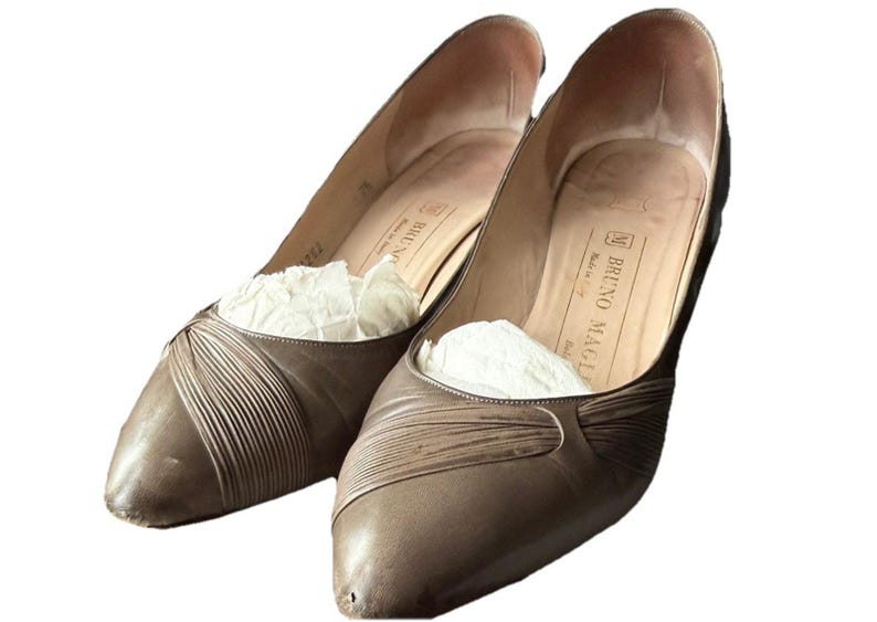 Vintage Bruno Magli Taupe Leather Pumps 7.5B IT Ruched Pointed Toe Heels w/Box image 3