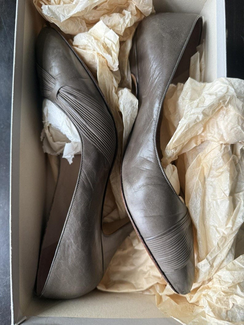 Vintage Bruno Magli Taupe Leather Pumps 7.5B IT Ruched Pointed Toe Heels w/Box image 5