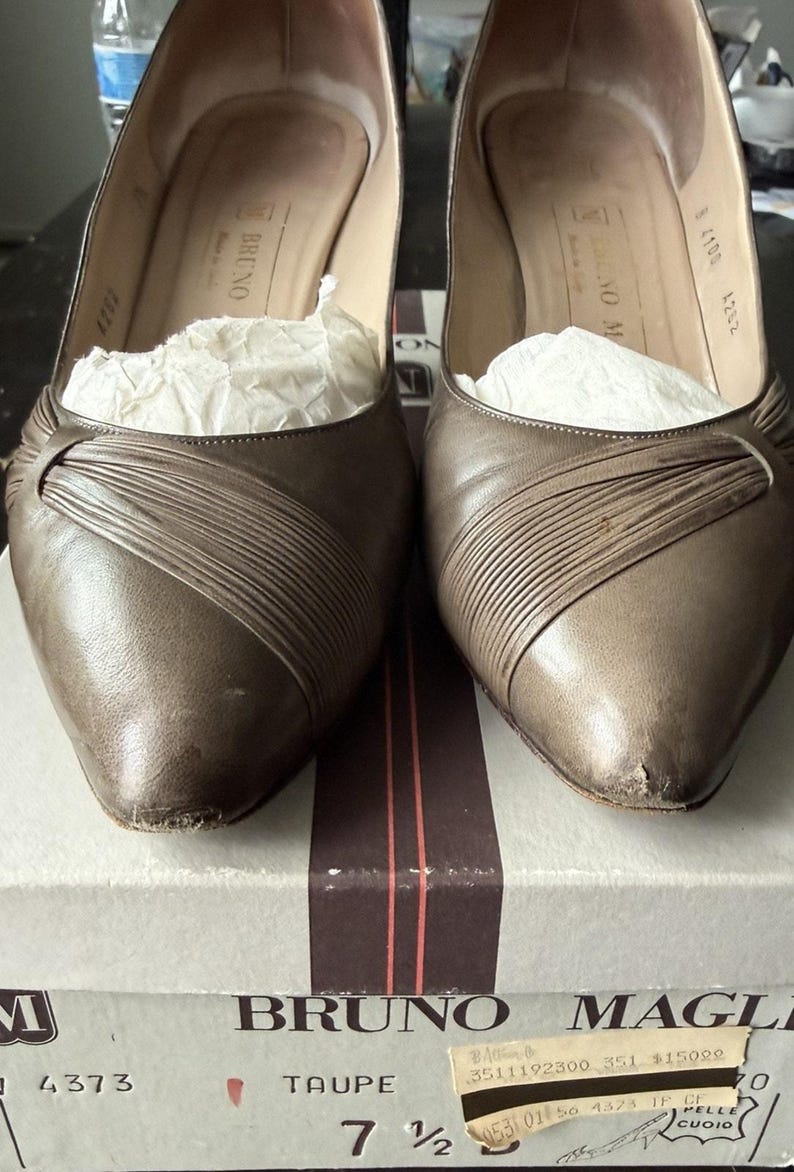 Vintage Bruno Magli Taupe Leather Pumps 7.5B IT Ruched Pointed Toe Heels w/Box image 4