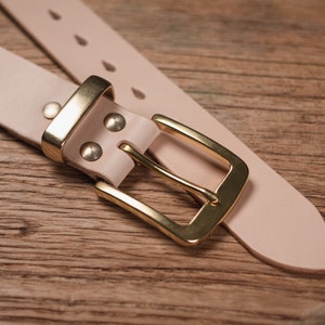 Full-grain leather standard belt - detail for 
solid brass handware (belt keeper, buckle and Chicago screws) and belt tip
